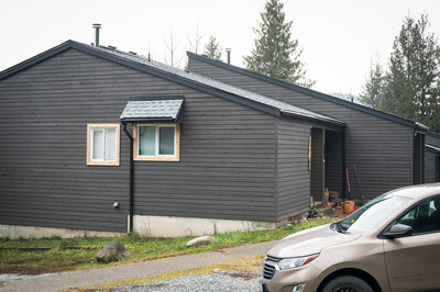 One of the updated exteriors of the repaired homes on Juniper Lane.
Photos courtesy of David Buzzard/David Buzzard Photography (CNW Group/Government of Canada)