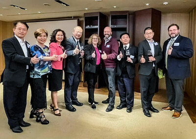 TexasEDConnection gets an enthusiastic all thumbs up for Texas presentations at the Grand Hyatt Taipei in Taiwan