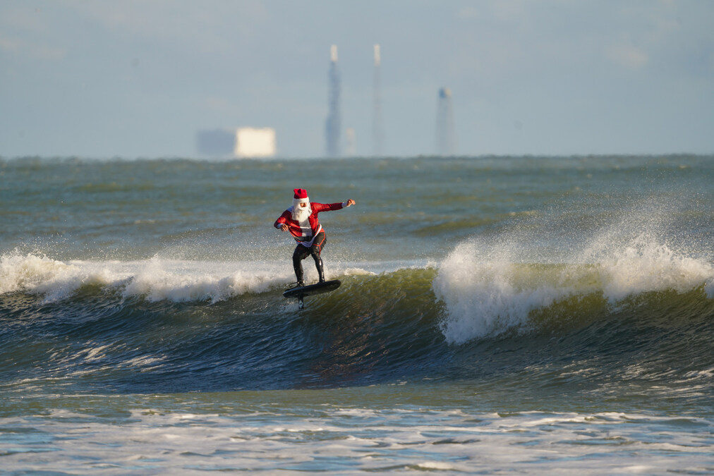 15th Annual Surfing Santas Event to Make Waves on Christmas Eve - Vimarsana News