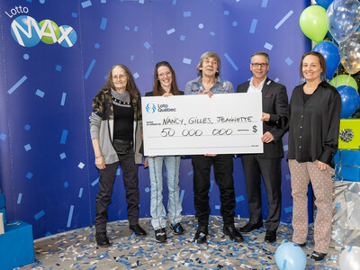 Nancy Gauthier, Jeannette Boisvert and Gilles Larouche, winners of the $50M Lotto Max jackpot, with Executive Vice-President and Chief Operating Officer of Lottery Games Isabelle Jean and President and Chief Executive Officer of Loto-Qubec Jean-Franois Bergeron (CNW Group/Loto-Qubec)