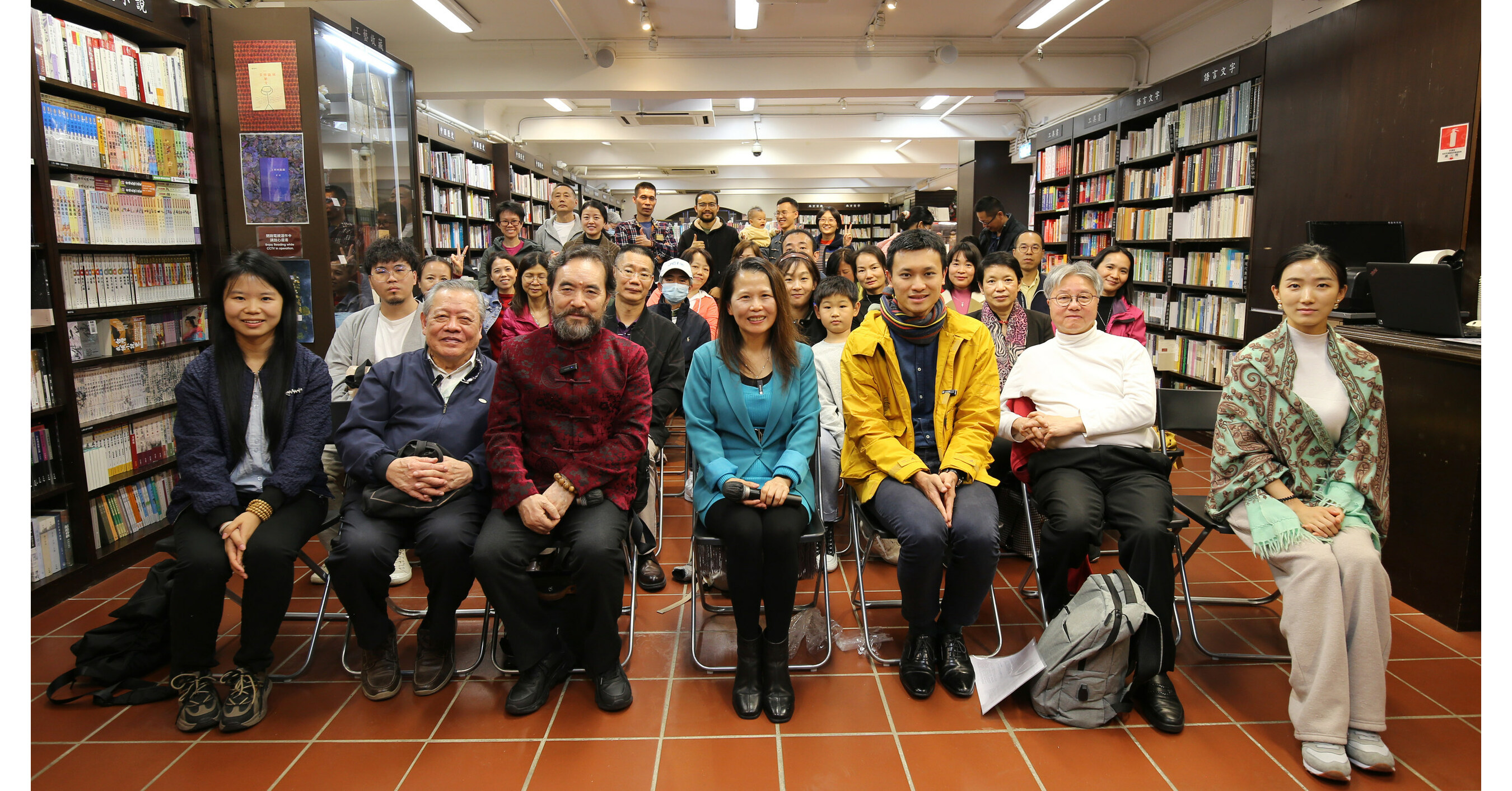 Xue Mo Discusses Creative Writing: Embracing Hong Kong as a New Landmark for Future Inspirations