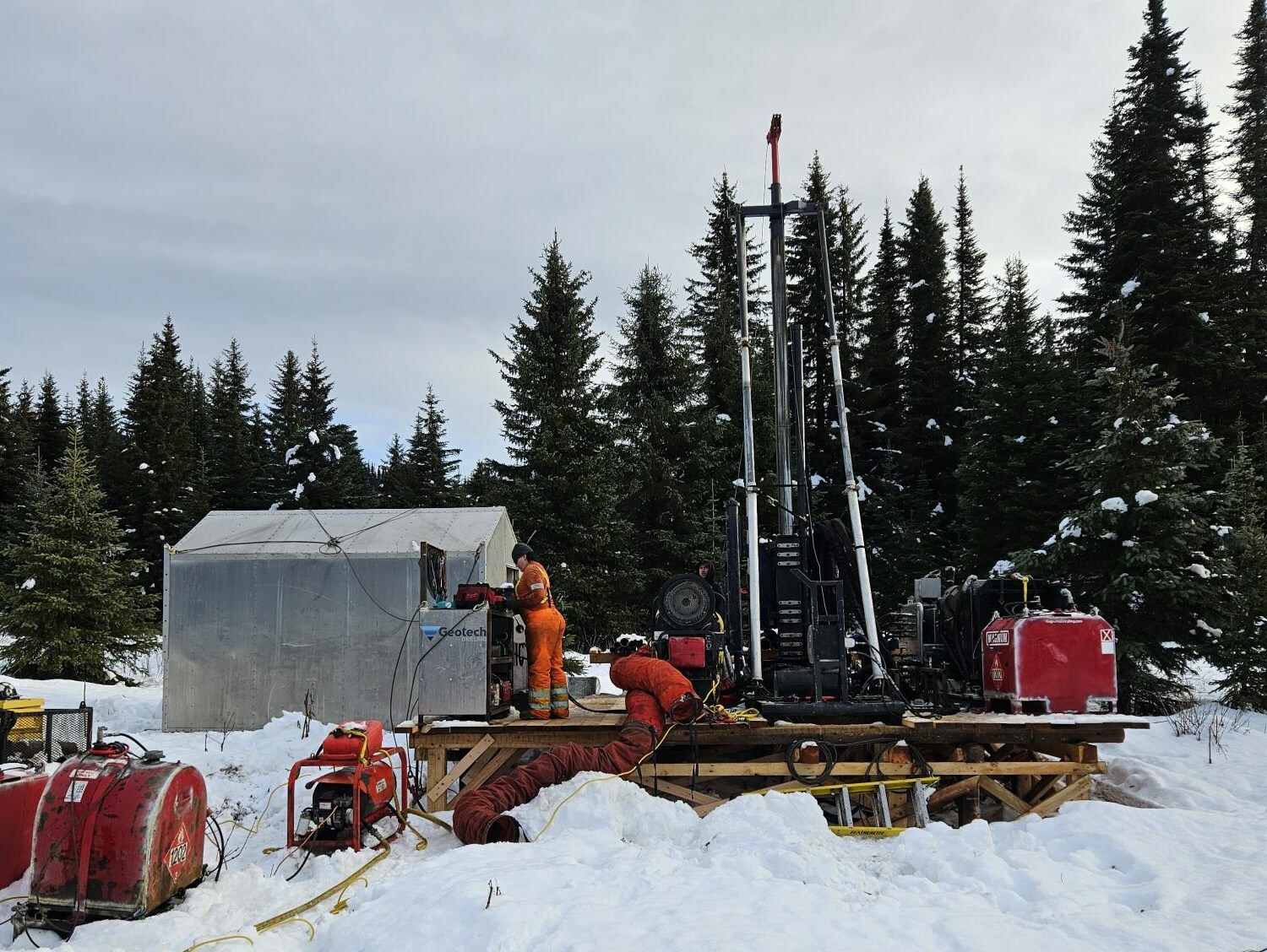 Image 1: Heli-Sonic Overburden Drilling in PFS Tailings Option Study Area (CNW Group/Defense Metals Corp.)