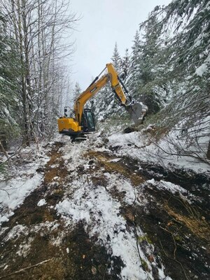 Image 3: Excavated Overburden Test Pits Underway in Tailings Study Area (CNW Group/Defense Metals Corp.)