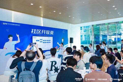 The open mic sessions at the event. (PRNewsfoto/WeBank Co., Ltd.) The open mic sessions at the event. (PRNewsfoto/WeBank Co., Ltd.)