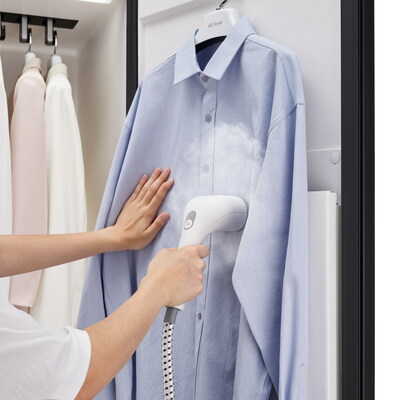 A first for the LG Styler lineup, the new model features a handheld, high-pressure steamer that makes it easier to remove wrinkles from shirts and other garments, and saves the hassle of having to use a separate iron.