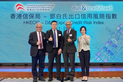 （左起）香港信保局諮詢委員會主席吳宏斌博士, SBS, BBS, MH、鄧白氏中國區總裁吳廣宇先生、香港信保局總監趙民忠先生及鄧白氏中國數據科學經理武斌女士