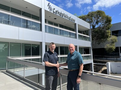 El Dr. Paul Gray y Tom Rzeznik en la sede principal de Cohda en Adelaide, Australia