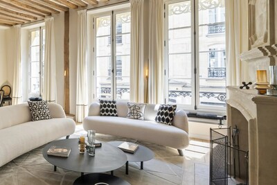 The first Pacaso listing in Paris is a pied-à-terre in an 18th-century building in the 7th arrondissement.