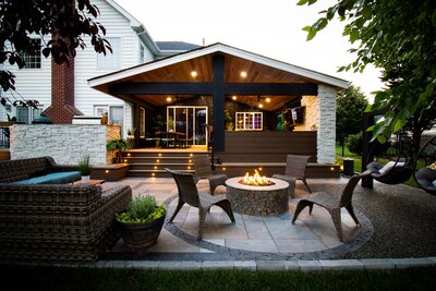 Flexible-use zones throughout the deck are becoming a design standard, revealing a trend toward maximizing utility and prioritizing spatial flow. Photo courtesy of Premier Outdoor Living.