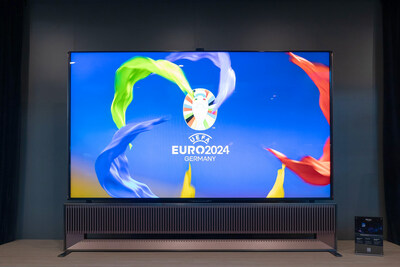 Hisense 110UX ULED TV recognized as CES 2024 Innovation Award Honoree (PRNewsfoto/Hisense)