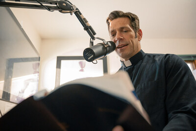 EWTN Global Catholic Radio Network welcomes Fr. Mike Schmitz’s popular “Bible in a Year” and “Catechism in a Year” podcasts to its lineup beginning January 15. Nationally, the podcasts will air back-to-back in a one-hour time slot beginning at 10 p.m. ET. However, local affiliates may shift the program to a more suitable hour for their audience. Find EWTN affiliates at https://bit.ly/3HdB4jz or by downloading EWTN’s free app.