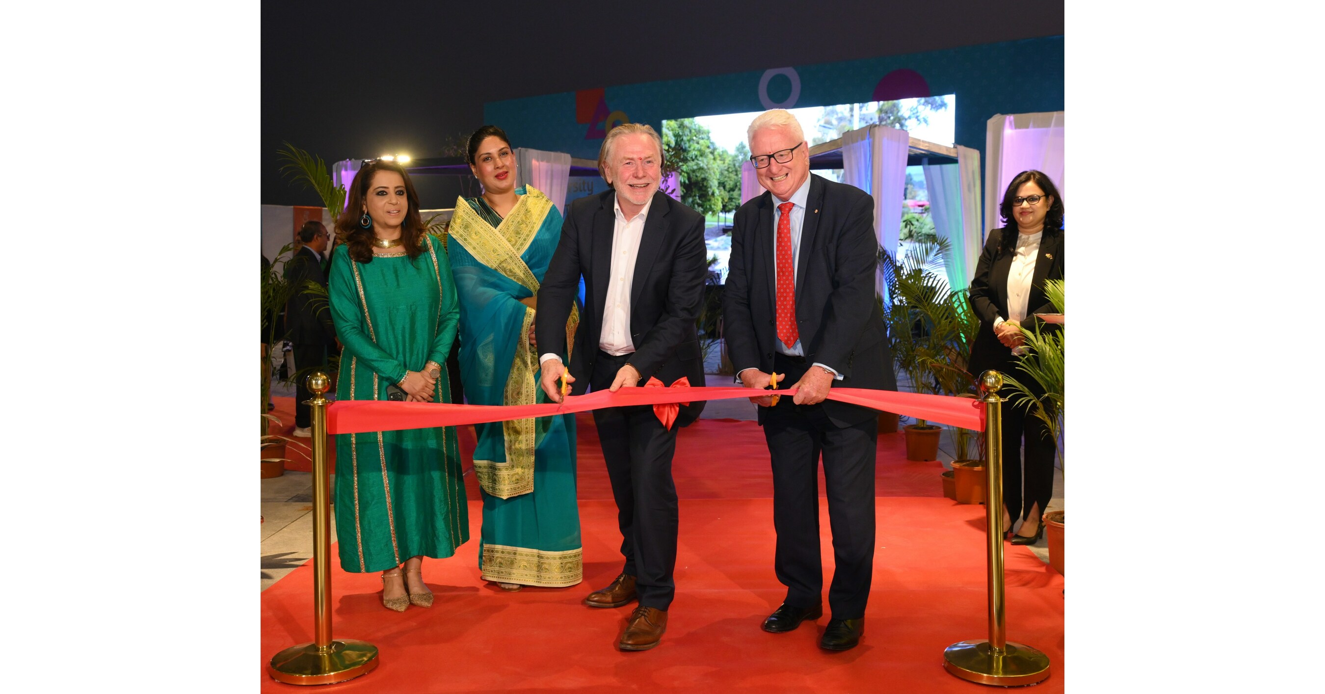 Deakin University inaugurates India campus, unveils India's first ...