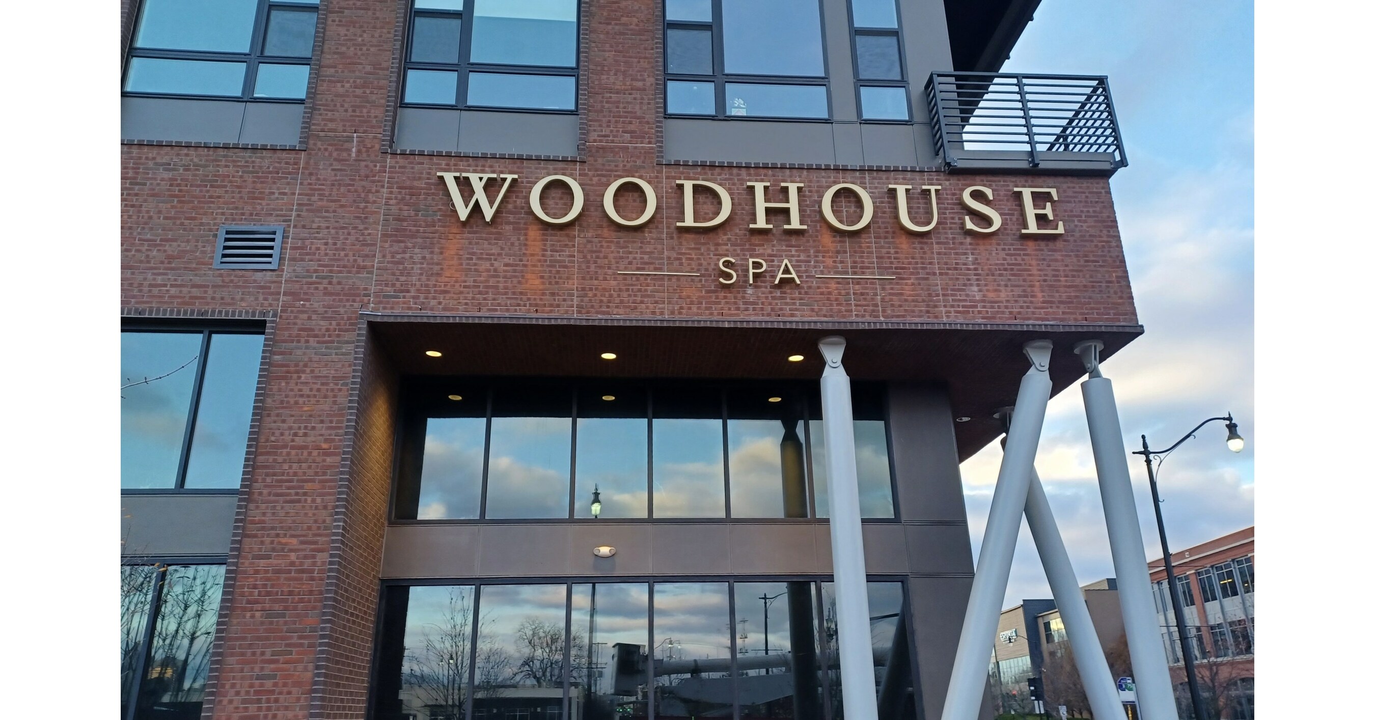Luxury Franchise Concept, Woodhouse Spa, Opens New Location in
