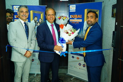 (R to L) Mr. Manu Ibrahim, Head - Max Life Insurance Representative Office, Dubai, welcoming Mr. Prashant Tripathy, CEO & Managing Director, Max Life Insurance