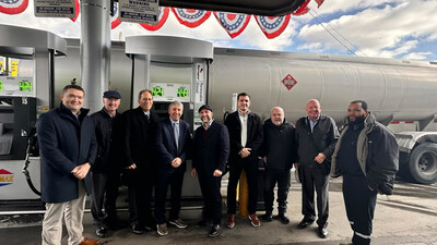 Sprague President and CEO David Glendon, and members of the New York team, stand before the grand opening of the city's first retail fuel station dispensing renewable diesel. This historic collaboration between Sprague and Sonomax signals a new era for the transportation sector, offering immediate reductions in greenhouse gases and harmful emissions with this drop-in fuel solution.