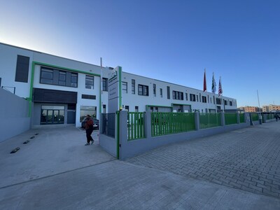 Unable to view the image, Please provide a valid URL.