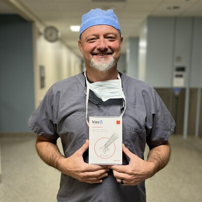 Dr. Ari Kramer of Spartanburg Regional Hospital with Laminate's VasQ device after the successful inaugural U.S. implantation. Dr. Kramer expressed his enthusiasm for the transformative impact of VasQ on patient care, stating, "I am excited to revolutionize the standard of care for our fistula patients with VasQ. I firmly believe that this device offers my patients the optimal prospects for a sustained, well-functioning fistula with reduced complications and the need for additional procedures."