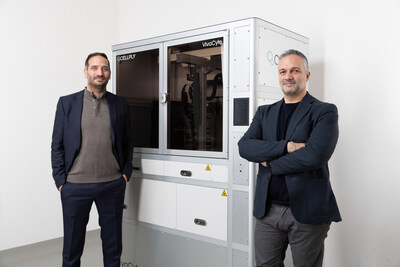 Cellply leaders Emiliano Spagnolo and Massimo Bocchi with the new VivaCyte single cell potency characterization platform