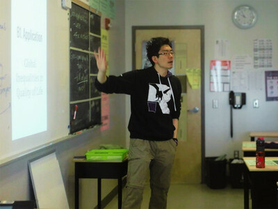 Mike Fuchigami teaching a Grade 8 class at Longfields Davidson Heights in Ottawa, Ontario. (CNW Group/Michael Fuchigami)