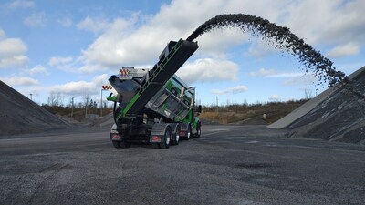 CanAmerican stone spreader in action. (CNW Group/CanAmerican Stone Spreader Ltd.)