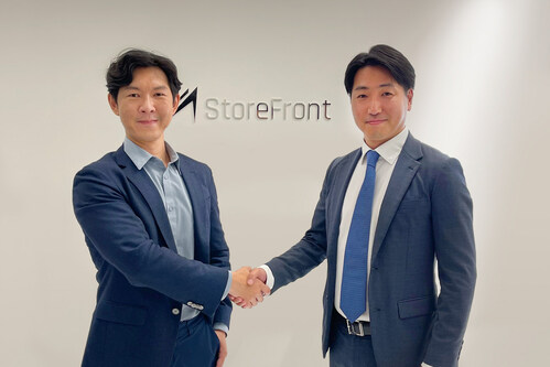 Co-founder & CEO of Gogolook, Jeff Kuo (left) and CEO of StoreFront, Hideaki Okada (right)