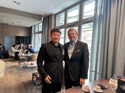 Dr.Zhang Guohua met with Mr. Feike Sijbesma, Philips, Chairman of the Supervisory Board and World Economic Forum (WEF), Member of the Board of Trustees at the Davos Forum, they had an in-depth discussion on the 