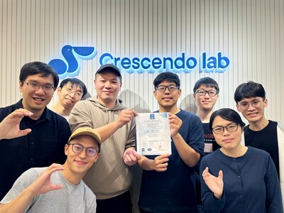 The CEO of Crescendo Lab, Jin (fourth from the right), and the engineering team happily took a photo holding the ISO 27001 certificate.