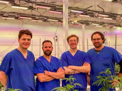 Sollum's dynamic LED lighting solution was chosen by Cheers Cannabis (Varennes, Quebec, Canada) for its precision in order to increase cannabinoid content. Research out of Wageningen University recently indicated that applying higher levels of far red during the initial rooting stage improves rooting without causing excessive stem elongation. Other studies coming out of Italy, Israel and Canada all indicate that adjusting the light spectrum can allow growers to improve the flower's cannabinoid profile. This level of spectral control is of critical importance to consumers who increasingly demand consistency and accuracy in THC and CBD content. The Cheers Cannabis team from left to right: William Lemay, Kevin Laliberte?, William Lecavalier and Alexandre Lavoie. (CNW Group/Sollum Technologies)