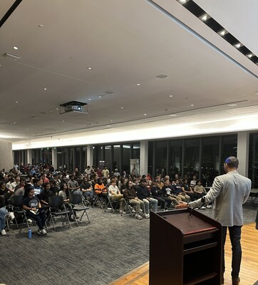 Husein Sharaf addresses over 270 hackathon attendees.