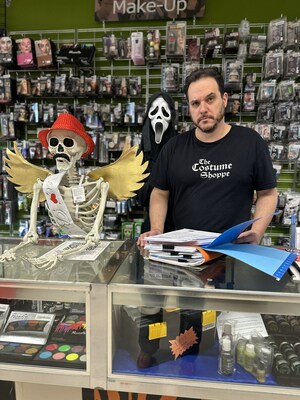 The Costume Shoppe owner Ryan Schoel faces frustrating CBSA paperwork. (CNW Group/Canadian Federation of Independent Business)