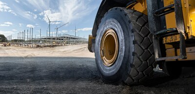 A deep, versatile tread design and sizing options means the GP-3E is a tough, all-purpose tire for wheel loaders, graders and articulated dump trucks. The lightweight design of the GP-3E helps drive efficiency and an optimized cost per hour.