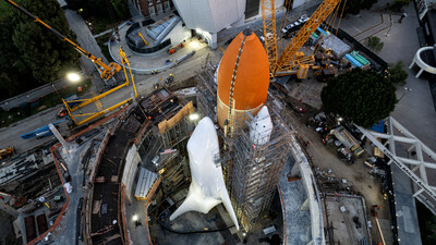 The California Science Center has successfully completed the world’s only authentic space shuttle system display in launch configuration. The 20-story space shuttle exhibit will be the star attraction of the future Samuel Oschin Air and Space Center.