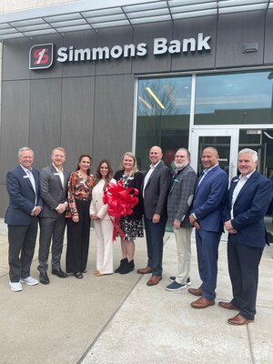 Simmons Bank associates at the Brentwood branch grand opening.