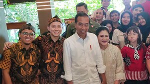 Orderfaz menyambut Presiden Jokowi saat kunjungan kerja di Kabupaten Bandung