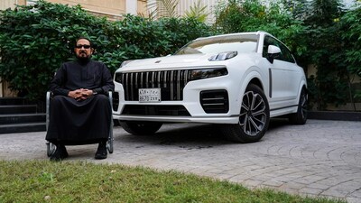 Saudi Auto CEO Test Drives Lynk & Co 09