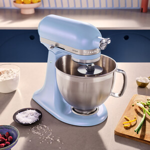 BLUE SALT IS NAMED THE KITCHENAID® 2024 COLOUR OF THE YEAR AND IT IS BOUND TO BREAK THE MONOTONY