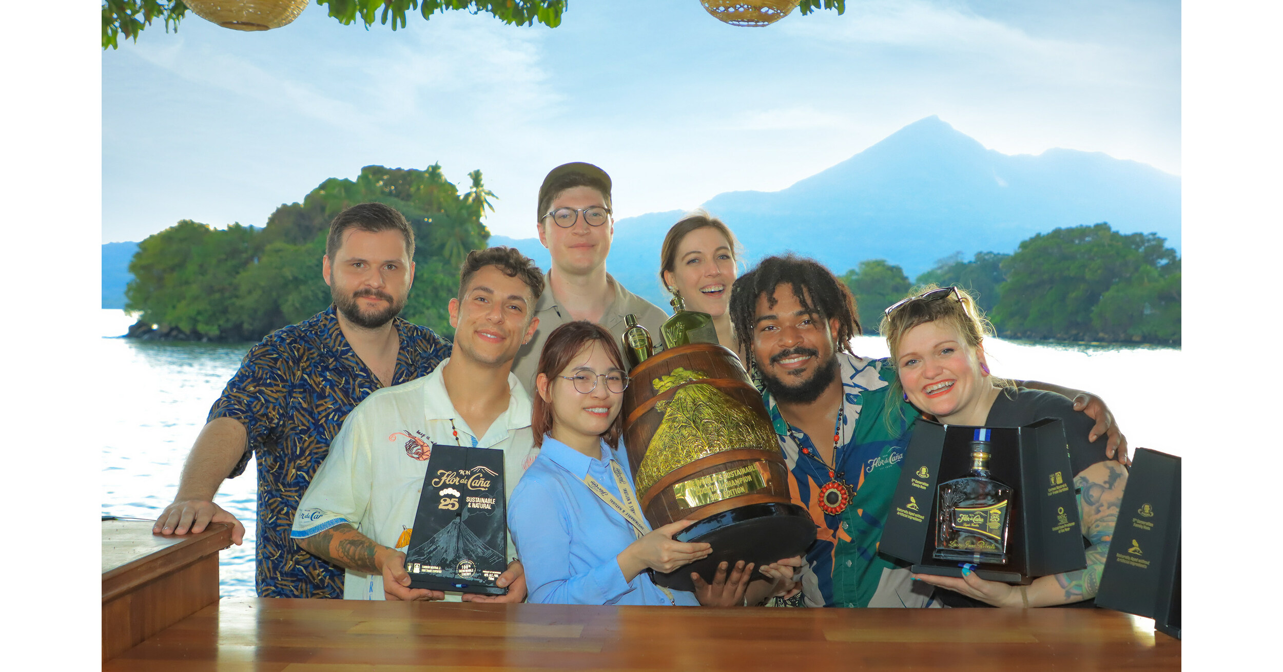 Julie Nguyen, de Tha&iuml;lande, couronn&eacute;e championne du monde du World Sustainable Cocktail Challenge 2023 de Flor de Ca&ntilde;a