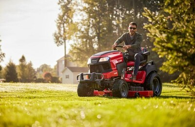 Take pride in your yard and tackle large lawns up to 3 acres with the 54-in. Gas Garden Tractor with differential lock.