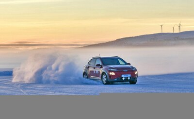 Hyundai Mobis researcher is conducting tests on braking stability and body posture control safety technology performance at the Swedish winter testing ground.