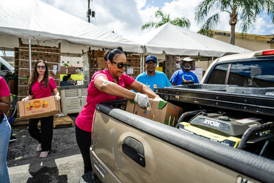 Ambetter_and_Miami_Dolphins_Serve_500_Meals_3.jpg