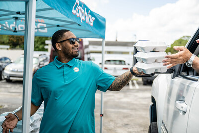 Ambetter_and_Miami_Dolphins_Serve_500_Meals_5.jpg