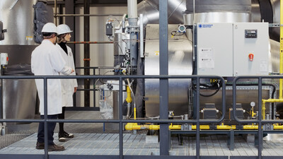 L'usine est munie du tout premier torrfacteur industriel 100% lectrique conu par Neuhaus Neotec. (Groupe CNW/Caf William)