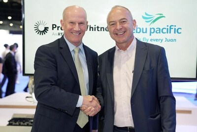 Rick Deurloo, president of Commercial Engines at Pratt & Whitney (left) and Michael B. Szucs, chief executive officer of Cebu Pacific (right) signing an agreement for RTX’s Pratt & Whitney to provide GTF engines for 15 additional single-aisle aircraft for Cebu Pacific Air
