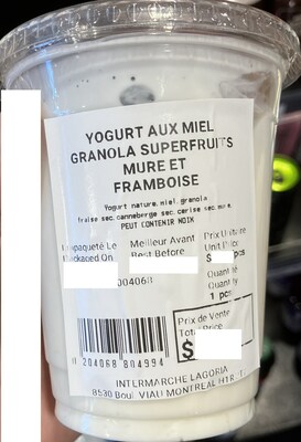 Yogurt aux miel granola superfruits mure et framboise (Groupe CNW/Ministre de l'Agriculture, des Pcheries et de l'Alimentation)
