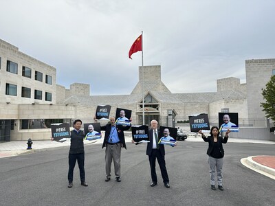 Protestors demand freedom for journalist Yuyu Dong outside Chinese Embassy in Washington. Dong has been held 2 years without a verdict.