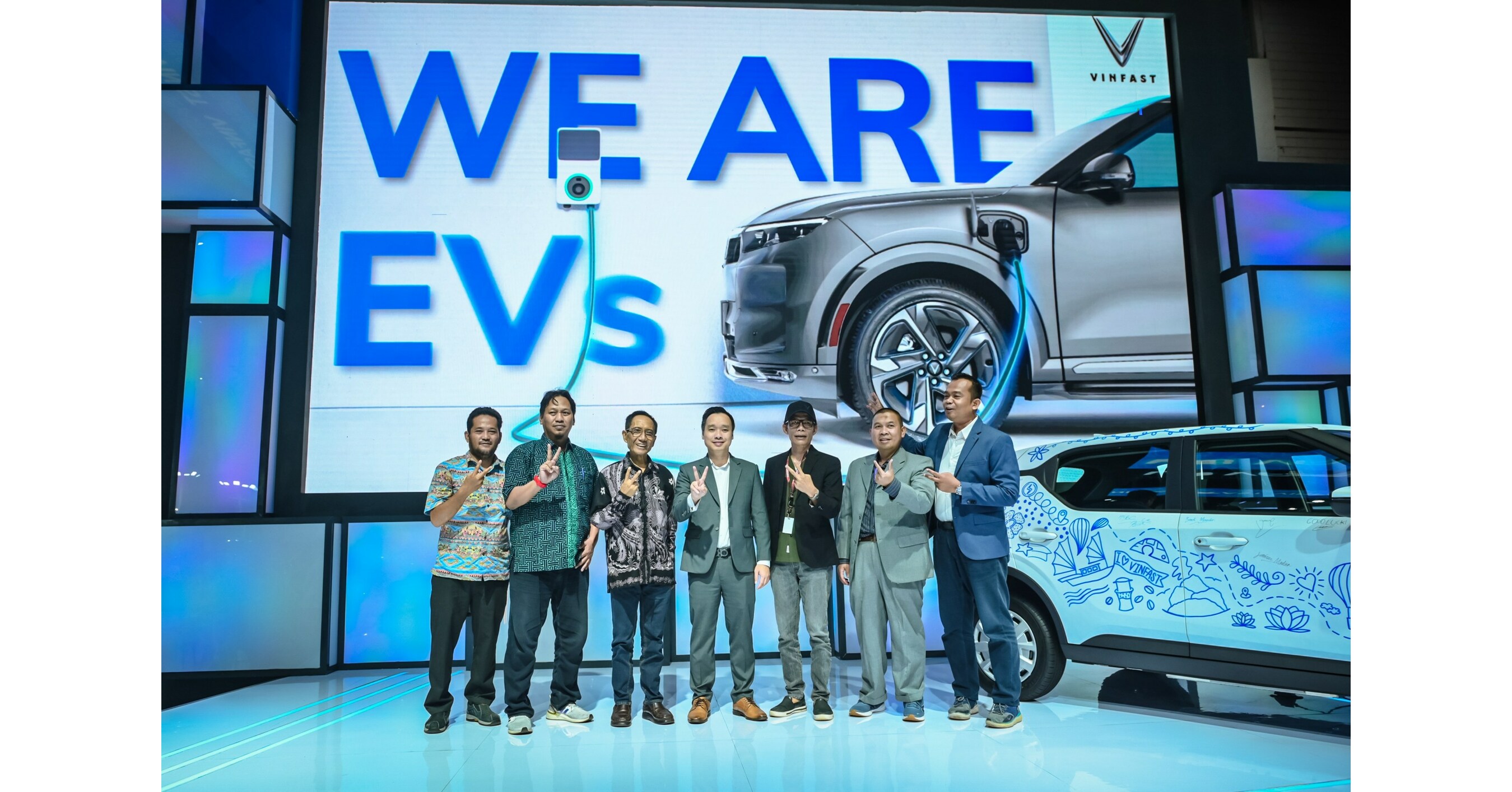 VinFast menandatangani nota kesepahaman di Indonesia International Motor Show 2024 untuk memasok 600 kendaraan listrik kepada tiga pelanggan bisnis Indonesia