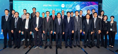 約400多名來自學術、金融和環保領域的專家和領袖聚首一堂,鼎力支持應科院成立「金融科技與永續發展聯盟」,促進業界聯繫和合作。 (PRNewsfoto/香港應用科技研究院(應科院))