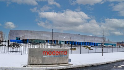 Moderna Canada achve la construction de son usine de fabrication de vaccins  ARNm  Laval, au Qubec. (Groupe CNW/Moderna, Inc.)