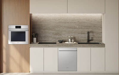 c. 2023 Levy Ellyson/501 Studios - Signature Kitchen Suite is debuting its latest collection of appliances, the all-new “Transitional Series,” this week at the 2024 Kitchen and Bath Industry Show (KBIS), catering to the increasing consumer preference for transitional and contemporary kitchen designs.