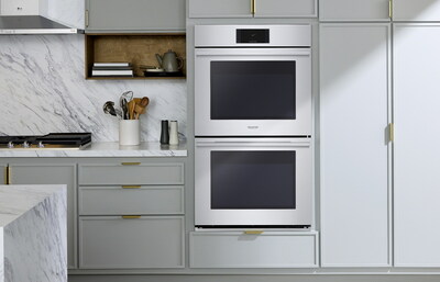 c. 2023 Levy Ellyson/501 Studios - The Signature Kitchen Suite 30-inch Double Wall Oven takes center stage with its innovative built-in camera and artificial intelligence, empowering home chefs to monitor, capture, and create delightful dishes through new “Gourmet AI™” food recognition technology.